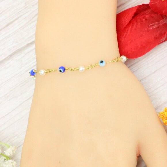 "Trendy Handmade Bracelet – A Thoughtful Gift for Girls & Women | UNVRC1380 - Picture 4 of 10